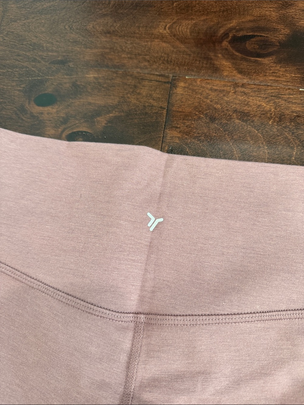 Old Navy Active Powerchill Women’s Super-Flare Pants & Cropped Crossover Tee - Picture 8 of 11